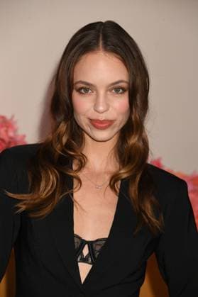 LOS ANGELES, CA - OCTOBER 16: Claudia Sulewski at the Netflix Premiere of Nobody Wants This at The Egyptian Theatre on October 16, 2025 in Los Angeles, California. Copyright: xJeffreyxMayerx