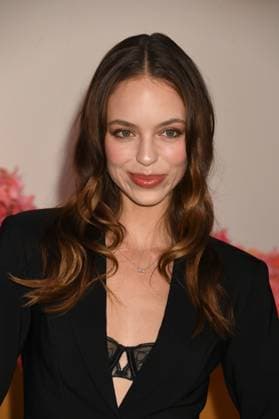 LOS ANGELES, CA - OCTOBER 16: Claudia Sulewski at the Netflix Premiere of Nobody Wants This at The Egyptian Theatre on October 16, 2025 in Los Angeles, California. Copyright: xJeffreyxMayerx