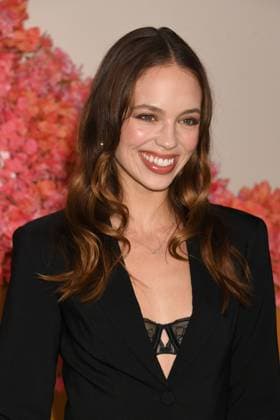 LOS ANGELES, CA - OCTOBER 16: Claudia Sulewski at the Netflix Premiere of Nobody Wants This at The Egyptian Theatre on October 16, 2025 in Los Angeles, California. Copyright: xJeffreyxMayerx