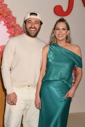 LOS ANGELES, CA - OCTOBER 16: Simon Tikhman and Erin Foster at the Netflix Premiere of Nobody Wants This at The Egyptian Theatre on October 16, 2025 in Los Angeles, California. Copyright: xJeffreyxMayerx
