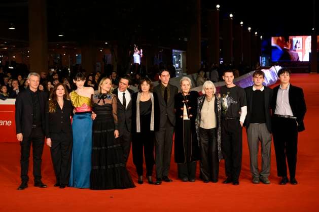 20th Edition of Rome Film Fest Red Carpet of the movie -Breve storia dÕamore Auditorium Parco della Musica - Rome, Italy Monica Nappo;Pilar Fogliati;Ludovica Rampoldi;Adriano Giannini;Valeria Golino;Andrea Carpenzano;Betty Pedrazzi;Pia Engeleberth;Vincenzo Crea 20th Edition of Rome Film Fest Red Carpet of the movie -Breve storia dÕamore Auditorium Parco della Musica - Rome, Italy 16th October 2025  Copyright: xALFONSOxCATALANO SGPITALIAx