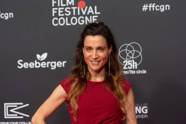 Red Carpet Before The Award Ceremony For Cologne Film Festival 2025 Stefanie Wilpert, a German actress, poses for pictures on the red carpet before the award ceremony of the Cologne Film Festival 2025 at Film Palast in Cologne, Germany, on October 26, 2025. cologne Germany  Copyright: xYingxTangx originalFilename: tang-notitle251016_npDNv.jpg