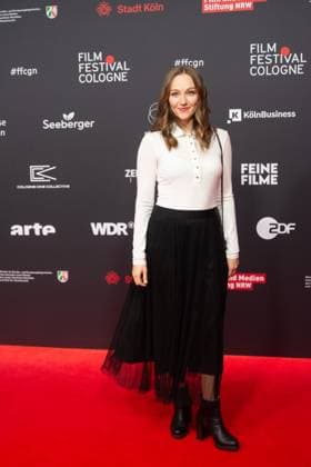 Red Carpet Before The Award Ceremony For Cologne Film Festival 2025 Loretta Stern, a German actress, poses for pictures on the red carpet before the award ceremony of the Cologne Film Festival 2025 at Film Palast in Cologne, Germany, on October 26, 2025. cologne Germany  Copyright: xYingxTangx originalFilename: tang-notitle251016_npbqp.jpg