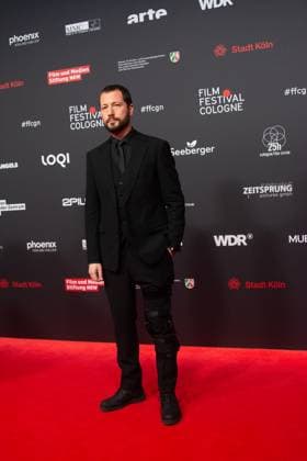 Red Carpet Before The Award Ceremony For Cologne Film Festival 2025 Mstyslav Chernov, a Ukrainian filmmaker and the Phoenix Press Award winner, poses for pictures during the red carpet before the award ceremony of the Cologne Film Festival 2025 at Film Palast in Cologne, Germany, on October 26, 2025. cologne Germany  Copyright: xYingxTangx originalFilename: tang-notitle251016_npqsZ.jpg