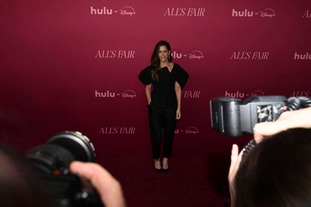 October 16, 2025, West Hollywood, California, USA: American actress, writer, and producer AMANDA PEET attends the World Premiere Of Hulu s All s Fair West Hollywood USA - ZUMAb173 20251016_aap_b173_032 Copyright: xBillyxBennightx