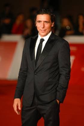 News - Rome Film Festival 2025 Adriano Giannini attends the red carpet of the movie Breve Storia d™Amore  during the 20th Rome Film Fest at Auditorium Parco della Musica on October 16, 2025 in Rome, Italy. Rome Auditorium Parco della Musica Italy Copyright: xFabrizioxCorradettix xLiveMediax LPN_2081379