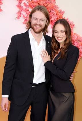 Nobody Wants This Season 2 Premiere Event, Los Angeles, California, USA - 16 Oct 2025 FINNEAS and Claudia Sulewski at the premiere of Netflix s Nobody Wants This Season 2 held at the Egyptian Theatre in Hollywood, USA on October 16, 2025., Credit:Lumeimages.com Avalon USA, California, Los Angeles, Hollywood, CA, USA Copyright: xLumeimages.comx xAvalonx 1046068322