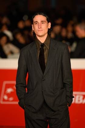 News - Rome Film Festival 2025 Andrea Carpenzano attends the red carpet of the movie Breve Storia d™Amore  during the 20th Rome Film Fest at Auditorium Parco della Musica on October 16, 2025 in Rome, Italy. Rome Auditorium Parco della Musica Italy Copyright: xFabrizioxCorradettix xLiveMediax LPN_2081380