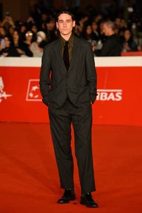News - Rome Film Festival 2025 Andrea Carpenzano attends the red carpet of the movie Breve Storia d™Amore  during the 20th Rome Film Fest at Auditorium Parco della Musica on October 16, 2025 in Rome, Italy. Rome Auditorium Parco della Musica Italy Copyright: xFabrizioxCorradettix xLiveMediax LPN_2081381