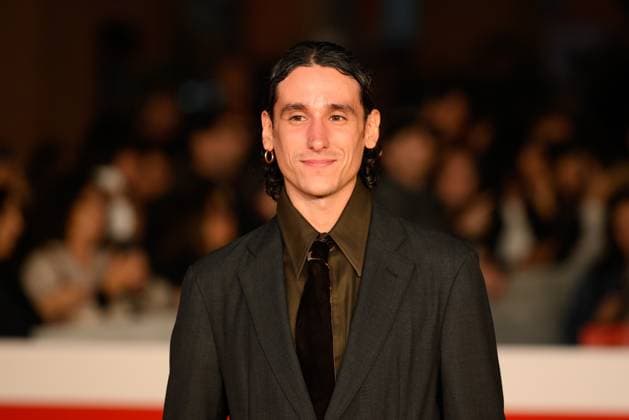 News - Rome Film Festival 2025 Andrea Carpenzano attends the red carpet of the movie Breve Storia d™Amore  during the 20th Rome Film Fest at Auditorium Parco della Musica on October 16, 2025 in Rome, Italy. Rome Auditorium Parco della Musica Italy Copyright: xFabrizioxCorradettix xLiveMediax LPN_2081383