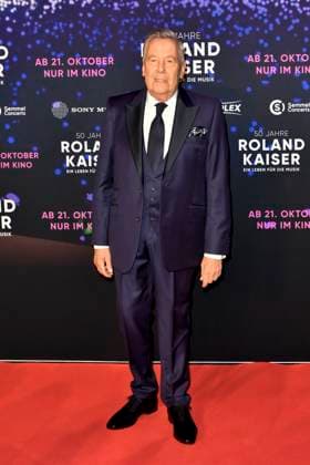 abb Roland Kaiser the pop singer on the red carpet at the world premiere of the movie 50 Jahre Roland Kaiser Ein Leben fuer die Musik at the cinema Cineplex on 16 10,2025 in Muenster NRW Germany