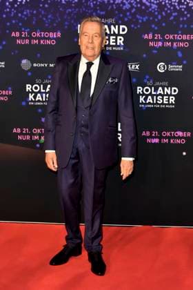 abb Roland Kaiser the pop singer on the red carpet at the world premiere of the movie 50 Jahre Roland Kaiser Ein Leben fuer die Musik at the cinema Cineplex on 16 10,2025 in Muenster NRW Germany