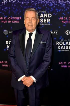 abb Roland Kaiser the pop singer on the red carpet at the world premiere of the movie 50 Jahre Roland Kaiser Ein Leben fuer die Musik at the cinema Cineplex on 16 10,2025 in Muenster NRW Germany