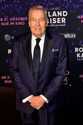 abb Roland Kaiser the pop singer on the red carpet at the world premiere of the movie 50 Jahre Roland Kaiser Ein Leben fuer die Musik at the cinema Cineplex on 16 10,2025 in Muenster NRW Germany