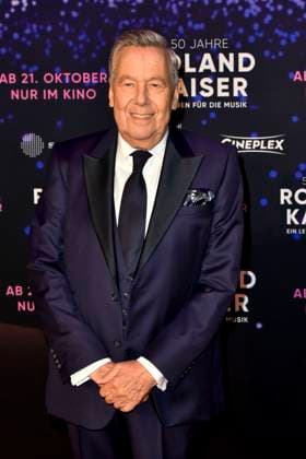 abb Roland Kaiser the pop singer on the red carpet at the world premiere of the movie 50 Jahre Roland Kaiser Ein Leben fuer die Musik at the cinema Cineplex on 16 10,2025 in Muenster NRW Germany