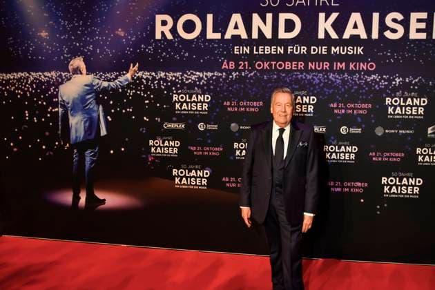 abb Roland Kaiser the pop singer on the red carpet at the world premiere of the movie 50 Jahre Roland Kaiser Ein Leben fuer die Musik at the cinema Cineplex on 16 10,2025 in Muenster NRW Germany