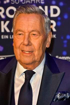 abb Roland Kaiser the pop singer on the red carpet at the world premiere of the movie 50 Jahre Roland Kaiser Ein Leben fuer die Musik at the cinema Cineplex on 16 10,2025 in Muenster NRW Germany