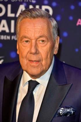 abb Roland Kaiser the pop singer on the red carpet at the world premiere of the movie 50 Jahre Roland Kaiser Ein Leben fuer die Musik at the cinema Cineplex on 16 10,2025 in Muenster NRW Germany