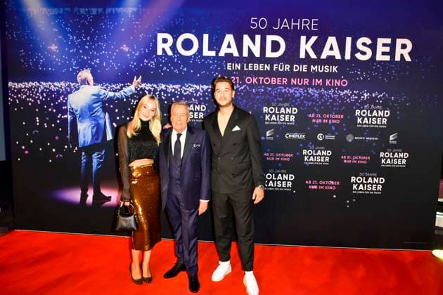 abb Roland Kaiser with daughter Annalena and son Jan der Schlagersaenger on the red carpet at the world premiere of the movie 50 Jahre Roland Kaiser Ein Leben fuer die Musik at the cinema Cineplex on 16 10,2025 in Muenster NRW Germany
