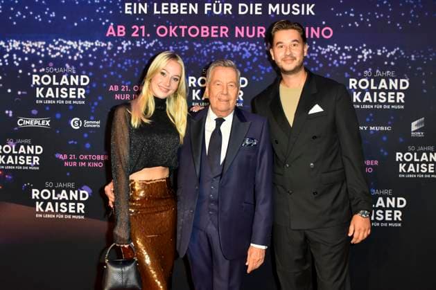abb Roland Kaiser with daughter Annalena and son Jan der Schlagersaenger on the red carpet at the world premiere of the movie 50 Jahre Roland Kaiser Ein Leben fuer die Musik at the cinema Cineplex on 16 10,2025 in Muenster NRW Germany