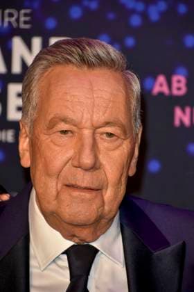 abb Roland Kaiser the pop singer on the red carpet at the world premiere of the movie 50 Jahre Roland Kaiser Ein Leben fuer die Musik at the cinema Cineplex on 16 10,2025 in Muenster NRW Germany