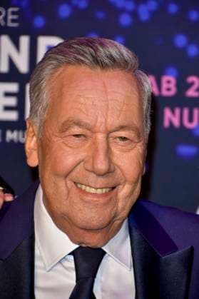 abb Roland Kaiser the pop singer on the red carpet at the world premiere of the movie 50 Jahre Roland Kaiser Ein Leben fuer die Musik at the cinema Cineplex on 16 10,2025 in Muenster NRW Germany