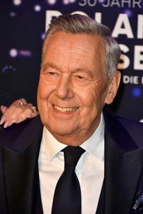 abb Roland Kaiser the pop singer on the red carpet at the world premiere of the movie 50 Jahre Roland Kaiser Ein Leben fuer die Musik at the cinema Cineplex on 16 10,2025 in Muenster NRW Germany