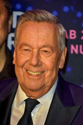 abb Roland Kaiser the pop singer on the red carpet at the world premiere of the movie 50 Jahre Roland Kaiser Ein Leben fuer die Musik at the cinema Cineplex on 16 10,2025 in Muenster NRW Germany