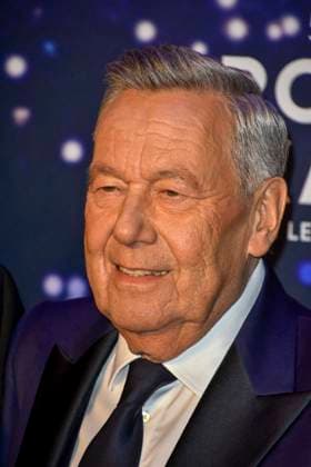 abb Roland Kaiser the pop singer on the red carpet at the world premiere of the movie 50 Jahre Roland Kaiser Ein Leben fuer die Musik at the cinema Cineplex on 16 10,2025 in Muenster NRW Germany