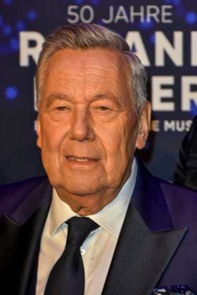 abb Roland Kaiser the pop singer on the red carpet at the world premiere of the movie 50 Jahre Roland Kaiser Ein Leben fuer die Musik at the cinema Cineplex on 16 10,2025 in Muenster NRW Germany