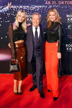 Annalena Keiler, Roland Kaiser and Saskia Leppin at the premiere of the documentary 50 Years of Roland Kaiser A Life for Music at Cineplex Münster Münster, 16 10 2025 Foto:xT.xSchröerx xFuturexImagex kaiser_5017