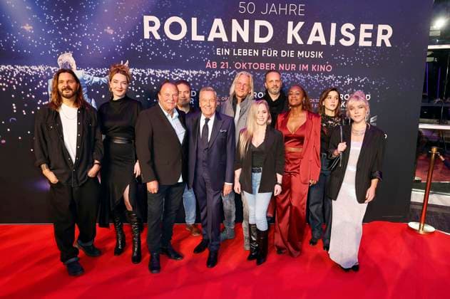 Jörg Weisselberg, Frieda Meyer, Detlef Goy, William King, Roland Kaiser, Ingolf Kurkowski, Lee Caspi, Alexander Wende, Sherita Jacklyn, Paula Möller and Zora Neo at the premiere of the documentary 50 Years of Roland Kaiser A Life for Music at Cineplex Münster Münster, 16 10 2025 Foto:xT.xSchröerx xFuturexImagex kaiser_5024