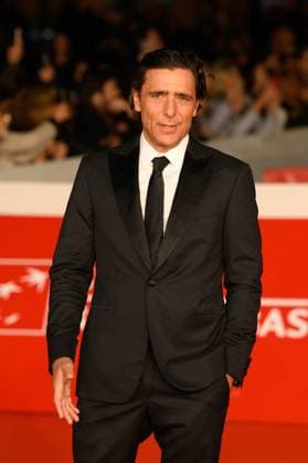 News - Rome Film Festival 2025 Adriano Giannini attends the red carpet of the movie Breve Storia d™Amore  during the 20th Rome Film Fest at Auditorium Parco della Musica on October 16, 2025 in Rome, Italy. Rome Auditorium Parco della Musica Italy Copyright: xFabrizioxCorradettix xLiveMediax LPN_2081421