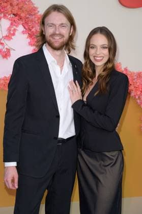 Nobody Wants This Season 2 Premiere - Los Angeles, USA LOS ANGELES, USA. October 16, 2025: Finneas O Connell & Claudia Sulewski at the season 2 premiere for Nobody Wants This at the Egyptian Theatre. Los Angeles CA USA  Copyright: xPaulxSmith Featureflashx