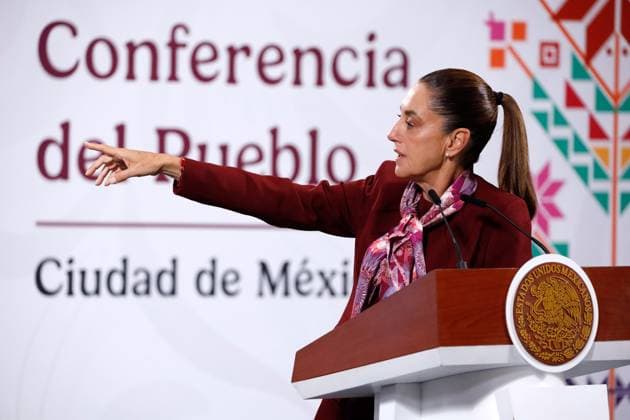 Mexico™s President Claudia Sheinbaum Holds Briefing Mexican President Claudia Sheinbaum Pardo speaks about the assistance to the population affected by flooding in the Mexican states during a press conference at the National Palace on October 16, 2025, in Mexico City, Mexico. Mexico City CDMX Mexico Copyright: xLuisxBarronx