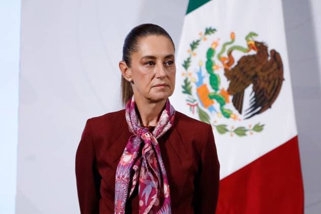 Mexico™s President Claudia Sheinbaum Holds Briefing Mexican President Claudia Sheinbaum Pardo speaks about the assistance to the population affected by flooding in the Mexican states during a press conference at the National Palace on October 16, 2025, in Mexico City, Mexico. Mexico City CDMX Mexico Copyright: xLuisxBarronx