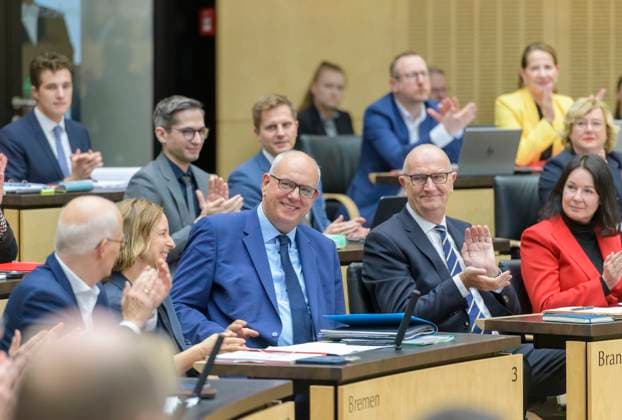 Wahl Andreas Bovenschulte EUR, Deutschland, Berlin, 17.10.2025: In seiner Plenarsitzung wählt der Bundesrat den Bürgermeister und Präsidenten des Senats der Freien Hansestadt Bremen Andreas Bovenschulte (SPD) zu seinem neuen Präsidenten. Er tritt sein Amt zum 1. November an. *** Election Andreas Bovenschulte EUR, Germany, Berlin, 17 10 2025 In its plenary session, the Bundesrat elects the Mayor and President of the Senate of the Free Hanseatic City of Bremen Andreas Bovenschulte SPD as its new President He takes office on November 1
