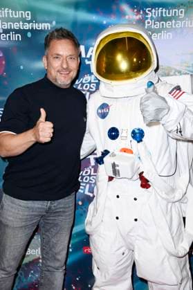 Lars Pape at the world premiere of the 360° fulldome show by Peter Schillings Major Tom completely detached at the Zeiss Großplanetarium Berlin, 16 10 2025 Foto:xN.xKubelkax xFuturexImagex tom_5014