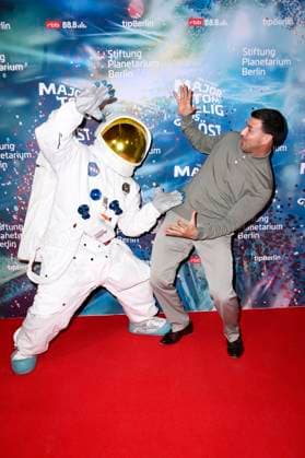 Leonard Freier at the world premiere of the 360° fulldome show by Peter Schillings Major Tom completely detached at the Zeiss Großplanetarium Berlin, 16 10 2025 Foto:xN.xKubelkax xFuturexImagex tom_5027