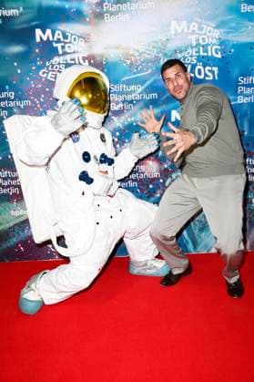 Leonard Freier at the world premiere of the 360° fulldome show by Peter Schillings Major Tom completely detached at the Zeiss Großplanetarium Berlin, 16 10 2025 Foto:xN.xKubelkax xFuturexImagex tom_5031