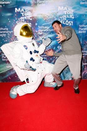 Leonard Freier at the world premiere of the 360° fulldome show by Peter Schillings Major Tom completely detached at the Zeiss Großplanetarium Berlin, 16 10 2025 Foto:xN.xKubelkax xFuturexImagex tom_5034