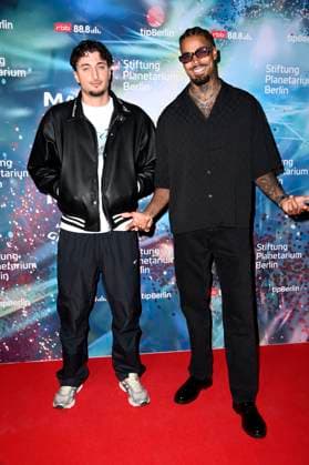 Germain Wolf with companion at the world premiere of the 360° fulldome show by Peter Schillings Major Tom völlig losgelöst at the Zeiss Großplanetarium Berlin, 16 10 2025 Foto:xN.xKubelkax xFuturexImagex tom_5053