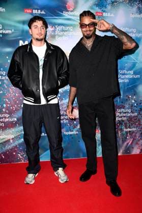 Germain Wolf with companion at the world premiere of the 360° fulldome show by Peter Schillings Major Tom völlig losgelöst at the Zeiss Großplanetarium Berlin, 16 10 2025 Foto:xN.xKubelkax xFuturexImagex tom_5054