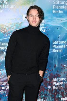 Jahvis Ruland at the world premiere of the 360° fulldome show by Peter Schillings Major Tom completely detached at the Zeiss Großplanetarium Berlin, 16 10 2025 Foto:xN.xKubelkax xFuturexImagex tom_5064