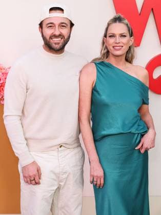 Los Angeles Premiere Of Netflix s Nobody Wants This Season 2 Simon Tikhman and wife Erin Foster arrive at the Los Angeles Premiere Of Netflix s Nobody Wants This Season 2 held at The Egyptian Theatre Hollywood in Hollywood, Los Angeles, California, United States. The Egyptian Theatre Hollywood, Hollywood, Los Angeles, California, USA California United States  Copyright: xImagexPressxAgencyx originalFilename: collin-losangel251017_npBof.jpg