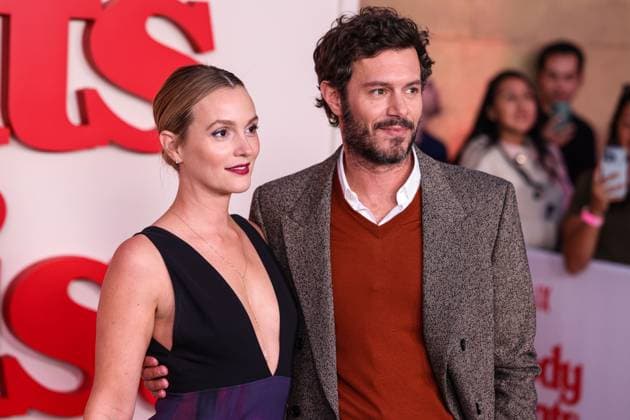 Los Angeles Premiere Of Netflix s Nobody Wants This Season 2 Leighton Meester wearing Caroline s Couture by Chopard and husband Adam Brody arrive at the Los Angeles Premiere Of Netflix s Nobody Wants This Season 2 held at The Egyptian Theatre Hollywood in Hollywood, Los Angeles, California, United States. The Egyptian Theatre Hollywood, Hollywood, Los Angeles, California, USA California United States  Copyright: xImagexPressxAgencyx originalFilename: collin-losangel251017_npmaX.jpg
