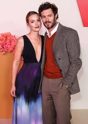 Los Angeles Premiere Of Netflix s Nobody Wants This Season 2 Leighton Meester wearing Caroline s Couture by Chopard and husband Adam Brody arrive at the Los Angeles Premiere Of Netflix s Nobody Wants This Season 2 held at The Egyptian Theatre Hollywood in Hollywood, Los Angeles, California, United States. The Egyptian Theatre Hollywood, Hollywood, Los Angeles, California, USA California United States  Copyright: xImagexPressxAgencyx originalFilename: collin-losangel251017_npYpq.jpg