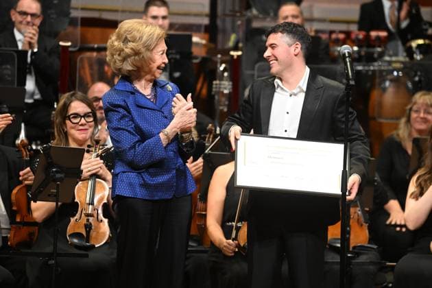 Queen Sofía attends the premiere of Metalepsis , by the RTVE Orchestra and Choir Queen Sofía with the Valencian composer Josep Planells Schiaffino during the premiere of Metalepsis , by the RTVE Orchestra and Choir, on October 17, 2025, in Madrid Spain REINA SOFIA RTVE ORCHESTRA AND CHOIR MUSICA José Madrid Madrid Madrid Spain  Copyright: xJosÃ xOlivax 7034292