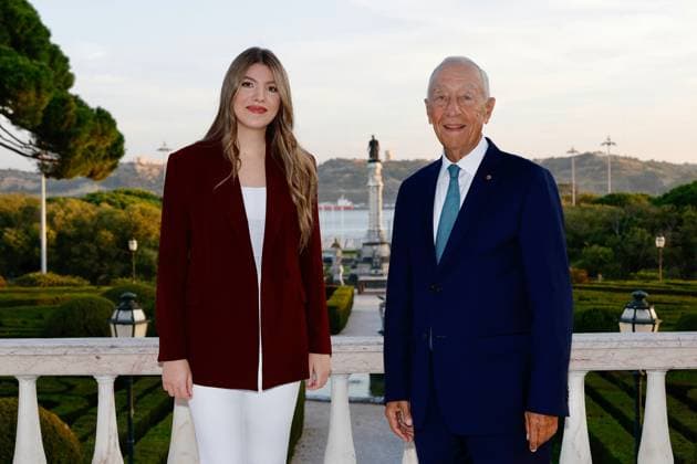 17-10-2025 Portugal Princess Sofia is welcomed by the President of Portugal Marcelo Rebelo de Sousa on her arrival at Belem Palace, during her visit to Portugal, in Lisbon. Infanta Sofia of Spain has began her undergraduate studies in Political Science and International Relations at Forward College in Lisbon, Portugal, in September 2025. Â  Copyright: xPPEx