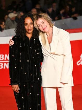 : Rome Cinema Fest 2025, Evening 3, Red Carpet for the film Cinque Secondi. Pictured: Valeria Bruni tedeschi, Anna Lazzeri.  - ZUMAp169 20251017_zea_p169_1125 Copyright: xMaurizioxD Avanzox